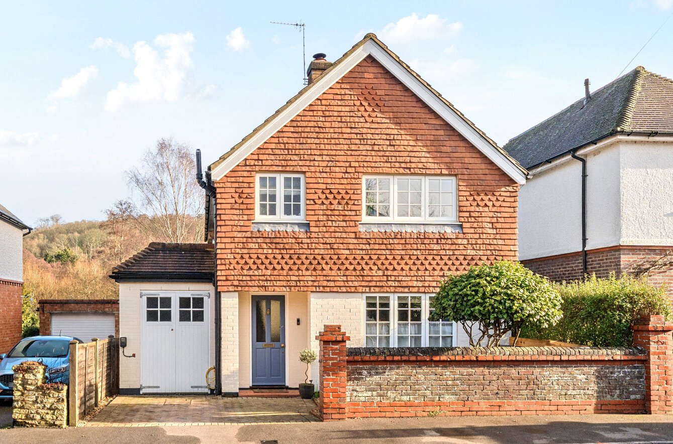 Eastwood Road, Bramley, Guildford, Surrey, GU5